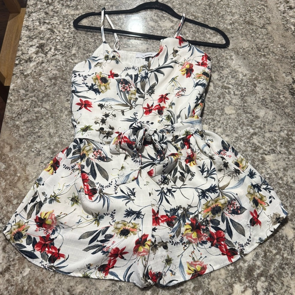 Bisouxx Floral White Romper Size Small